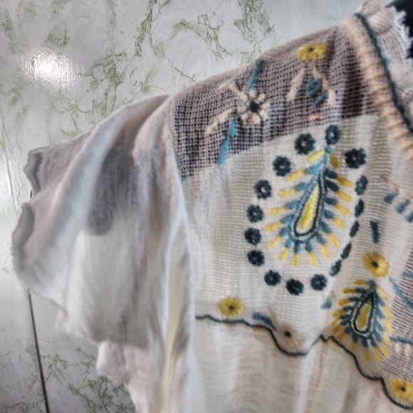 LUCKY BRAND Adorable Embroidered Flowy Top - Picture 2 of 10